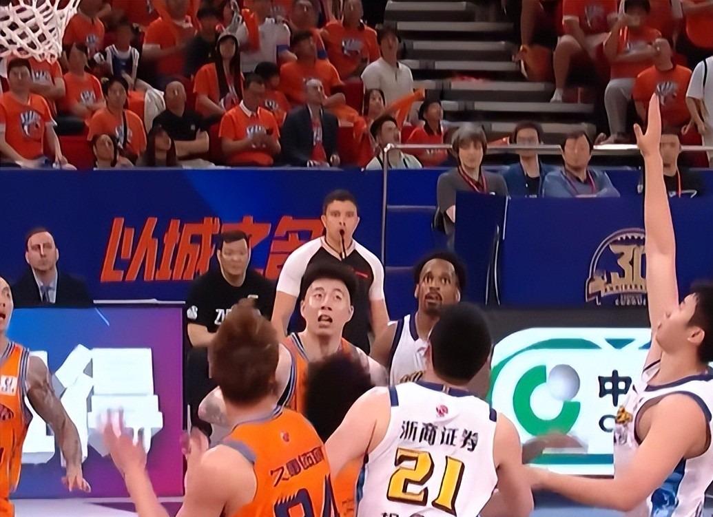 尼克斯总冠军！45分！45分啊！布伦森碾压文班亚马